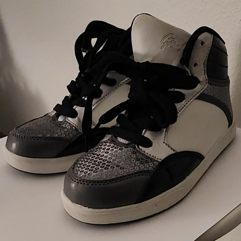 Gia Mia these super